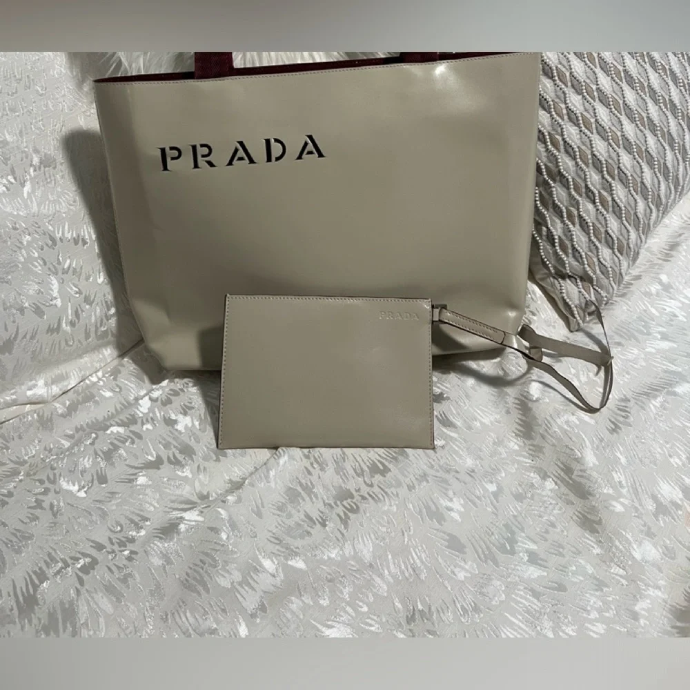 Authentic VINTAGE Prada Vitello Shopping Tote and Pouch - Picture 2 of 8